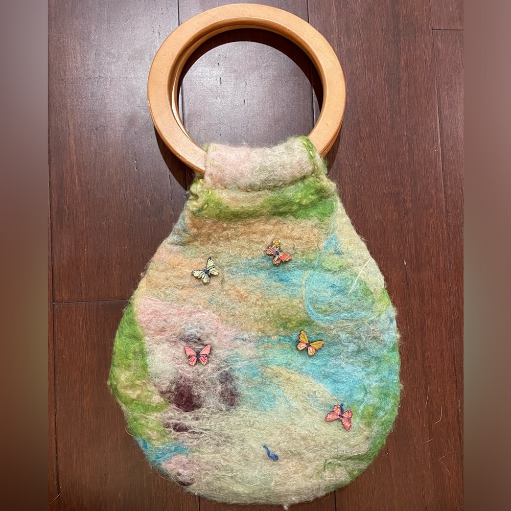 Boho sustainable wool bag with wooden handles